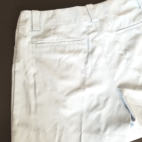 Nike Golf Shorts - Picture 5 of 7